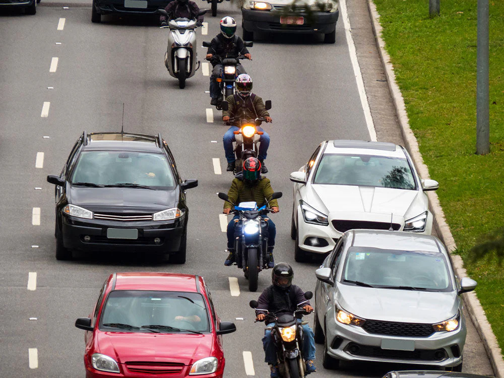 are motorcyclists allowed to ride in between two lanes in the us 8772a946 a9a2 4ec5 b677 18398c209b54