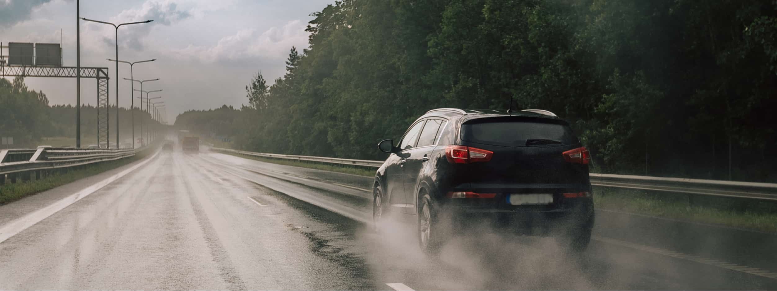 https://images.ctfassets.net/02gclfesbluk/5GDfbcPHxNt5217Cmbnpw8/a3bcd5af25e9d38ab48368fb75b567c2/hero-driveway-car-driving-in-rain.jpg